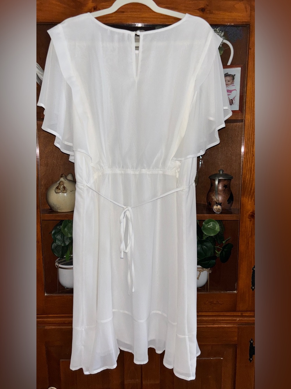 Gilli White Flutter Sleeve Midi Dress - Picture 9 of 9